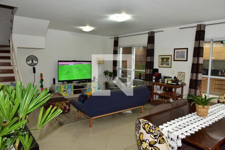 Sala de casa de condomínio à venda com 4 quartos, 241m² em Vila Sofia, São Paulo