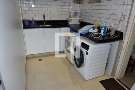 Casa de condomínio à venda com 241m², 4 quartos e 3 vagasÁrea de Serviço