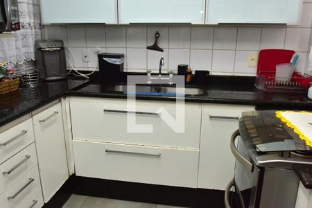 Casa de condomínio à venda com 241m², 4 quartos e 3 vagasCozinha