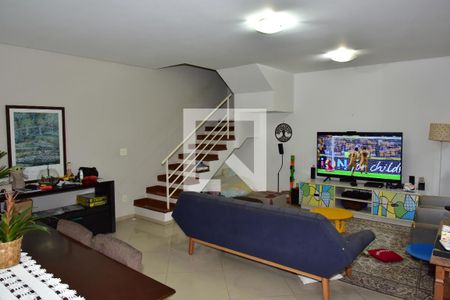 Sala de casa de condomínio à venda com 4 quartos, 241m² em Vila Sofia, São Paulo