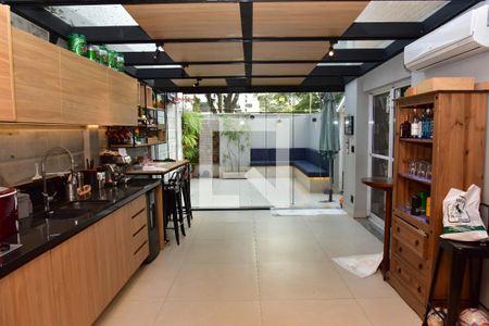 Casa de condomínio à venda com 241m², 4 quartos e 3 vagasQuintal e Espaço Gourmet