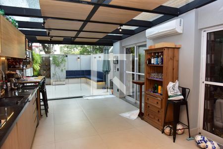 Casa de condomínio à venda com 241m², 4 quartos e 3 vagasQuintal e Espaço Gourmet