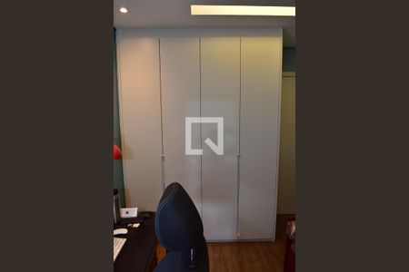 Casa de condomínio à venda com 241m², 4 quartos e 3 vagasSuíte 2
