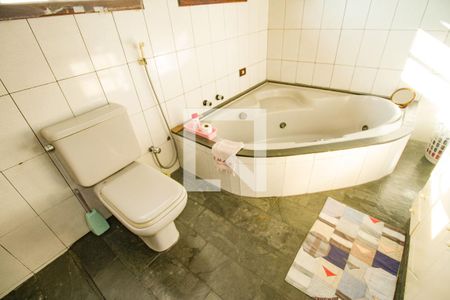 Casa à venda com 600m², 5 quartos e 5 vagasBanheiro da Suíte 1