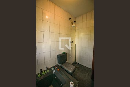 Casa à venda com 600m², 5 quartos e 5 vagasbanheiro da suite 3