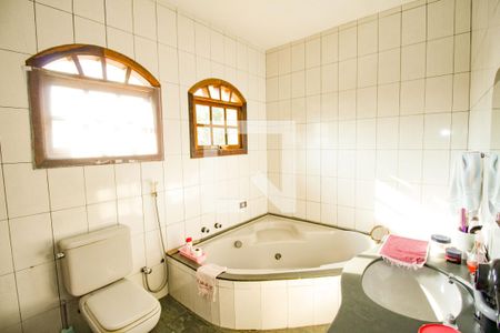 Casa à venda com 600m², 5 quartos e 5 vagasBanheiro da Suíte 1