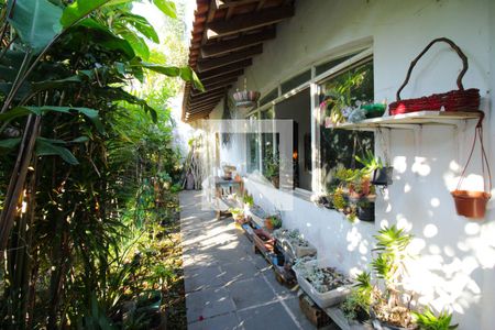 Casa à venda com 600m², 5 quartos e 5 vagasCorredor