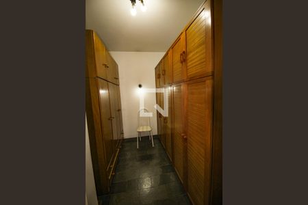 Casa à venda com 600m², 5 quartos e 5 vagasCloset do quarto