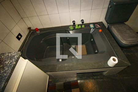 Casa à venda com 600m², 5 quartos e 5 vagasbanheiro da suite 3