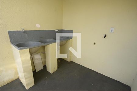 Tanque  de casa para alugar com 3 quartos, 60m² em Jardim Maria Inês, Aparecida de Goiânia