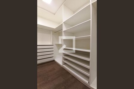 Casa de condomínio à venda com 390m², 3 quartos e 4 vagasCloset da suíte 3