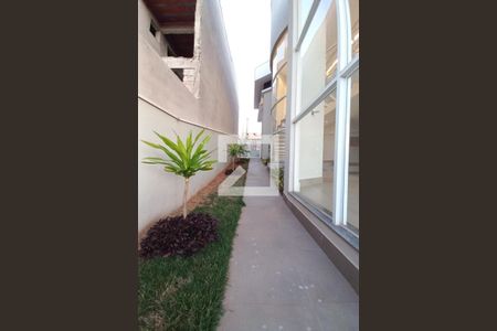 Casa de condomínio à venda com 390m², 3 quartos e 4 vagasCorredor Lateral 