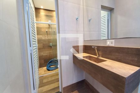 Casa de condomínio à venda com 390m², 3 quartos e 4 vagasBanheiro de serviço