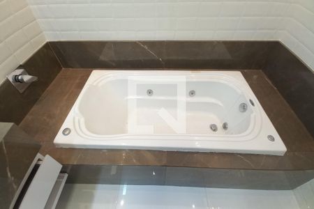 Casa de condomínio à venda com 390m², 3 quartos e 4 vagasDetalhe do Banheiro da Suite 3