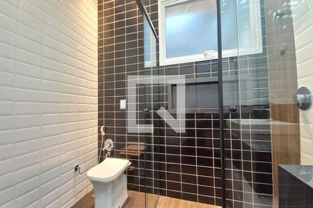 Casa de condomínio à venda com 390m², 3 quartos e 4 vagasBanheiro da Suíte 1