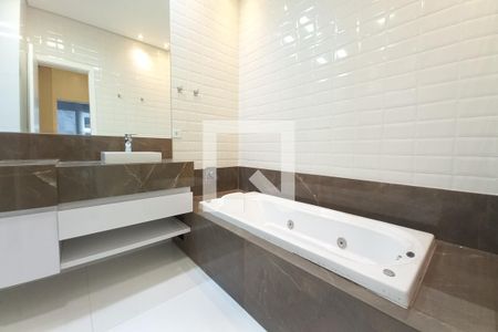 Casa de condomínio à venda com 390m², 3 quartos e 4 vagasBanheiro da Suíte 3