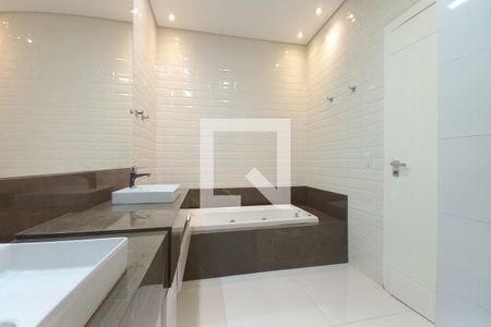 Casa de condomínio à venda com 390m², 3 quartos e 4 vagasBanheiro da Suíte 3