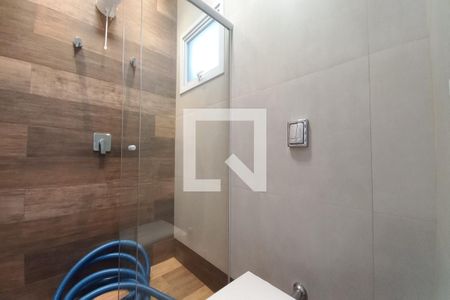 Casa de condomínio à venda com 390m², 3 quartos e 4 vagasBanheiro de serviço