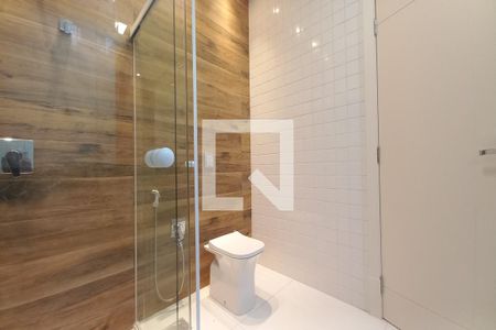 Casa de condomínio à venda com 390m², 3 quartos e 4 vagasBanheiro da Suíte 1