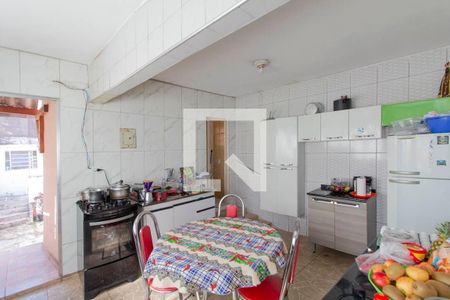 Casa à venda com 250m², 4 quartos e 1 vaga Casa à venda com 250m², 4 quartos e 1 vagaCasa 2 Cozinha