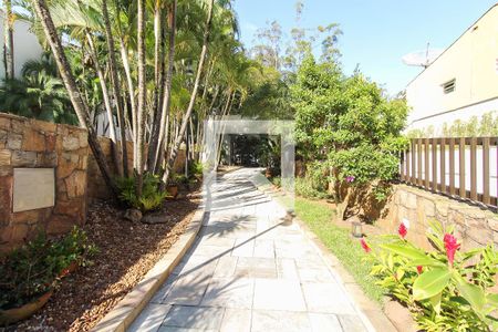 Apartamento para alugar com 242m², 5 quartos e 4 vagasEntrada