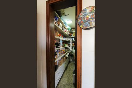 Apartamento para alugar com 242m², 5 quartos e 4 vagasDespensa