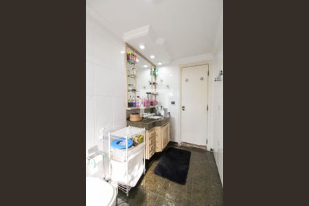 Apartamento para alugar com 242m², 5 quartos e 4 vagasBanheiro da Suíte 1