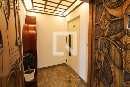 Apartamento para alugar com 242m², 5 quartos e 4 vagasEntrada