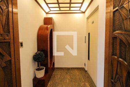 Apartamento para alugar com 242m², 5 quartos e 4 vagasEntrada