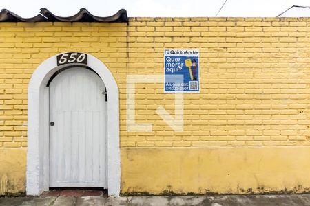 Casa à venda com 138m², 2 quartos e 2 vagas Casa à venda com 138m², 2 quartos e 2 vagasFachada