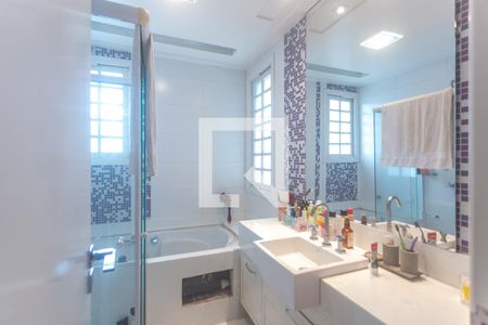 Casa à venda com 278m², 3 quartos e 4 vagas Casa à venda com 278m², 3 quartos e 4 vagasBanheiro suíte 2