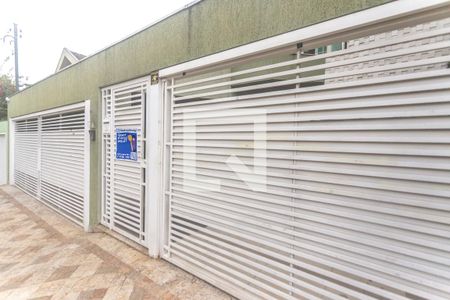 Casa à venda com 278m², 3 quartos e 4 vagas Casa à venda com 278m², 3 quartos e 4 vagasFachada