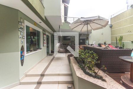 Casa à venda com 278m², 3 quartos e 4 vagas Casa à venda com 278m², 3 quartos e 4 vagasQuintal