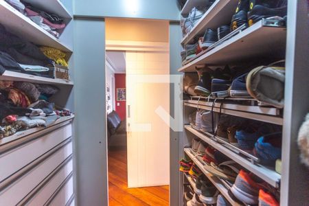 Casa à venda com 278m², 3 quartos e 4 vagas Casa à venda com 278m², 3 quartos e 4 vagasCloset suíte 3