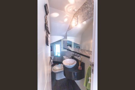 Casa à venda com 278m², 3 quartos e 4 vagas Casa à venda com 278m², 3 quartos e 4 vagasLavabo