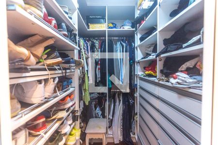 Casa à venda com 278m², 3 quartos e 4 vagas Casa à venda com 278m², 3 quartos e 4 vagasCloset suíte 3