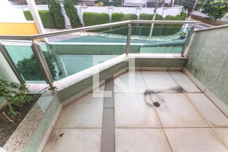 Casa à venda com 278m², 3 quartos e 4 vagas Casa à venda com 278m², 3 quartos e 4 vagasVaranda sala de TV