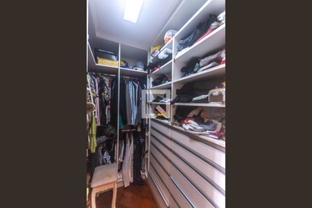 Casa à venda com 278m², 3 quartos e 4 vagas Casa à venda com 278m², 3 quartos e 4 vagasCloset suíte 3