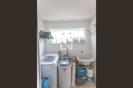 Casa à venda com 278m², 3 quartos e 4 vagas Casa à venda com 278m², 3 quartos e 4 vagasÁrea de serviço