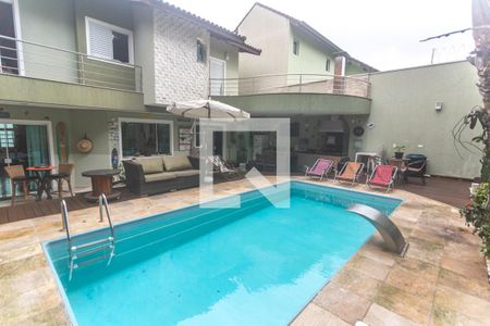 Casa à venda com 278m², 3 quartos e 4 vagas Casa à venda com 278m², 3 quartos e 4 vagasPiscina