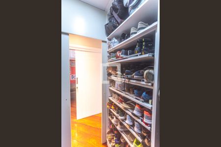 Casa à venda com 278m², 3 quartos e 4 vagas Casa à venda com 278m², 3 quartos e 4 vagasCloset suíte 3