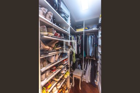 Casa à venda com 278m², 3 quartos e 4 vagas Casa à venda com 278m², 3 quartos e 4 vagasCloset suíte 3