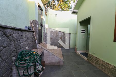 Casa à venda com 350m², 4 quartos e sem vaga Casa à venda com 350m², 4 quartos e sem vagaQuintal 2