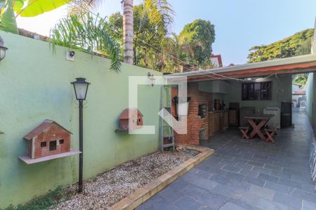 Casa à venda com 350m², 4 quartos e sem vaga Casa à venda com 350m², 4 quartos e sem vagaQuintal 1