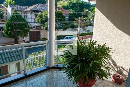 Casa para alugar com 400m², 4 quartos e 4 vagas Casa para alugar com 400m², 4 quartos e 4 vagasVaranda