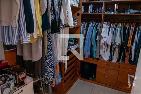 Casa para alugar com 400m², 4 quartos e 4 vagas Casa para alugar com 400m², 4 quartos e 4 vagasCloset