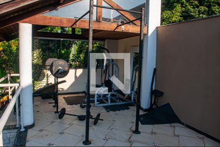 Casa para alugar com 400m², 4 quartos e 4 vagas Casa para alugar com 400m², 4 quartos e 4 vagasAcademia