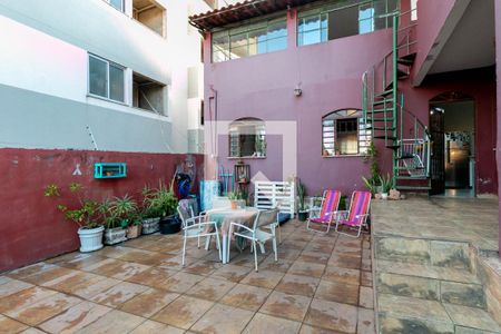 Casa à venda com 360m², 3 quartos e 1 vaga Casa à venda com 360m², 3 quartos e 1 vagaVaranda