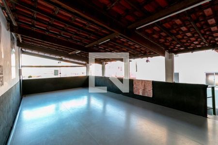 Casa à venda com 360m², 3 quartos e 1 vaga Casa à venda com 360m², 3 quartos e 1 vagaVaranda