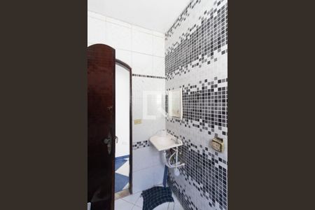 Casa à venda com 190m², 5 quartos e 4 vagasBanheiro 2